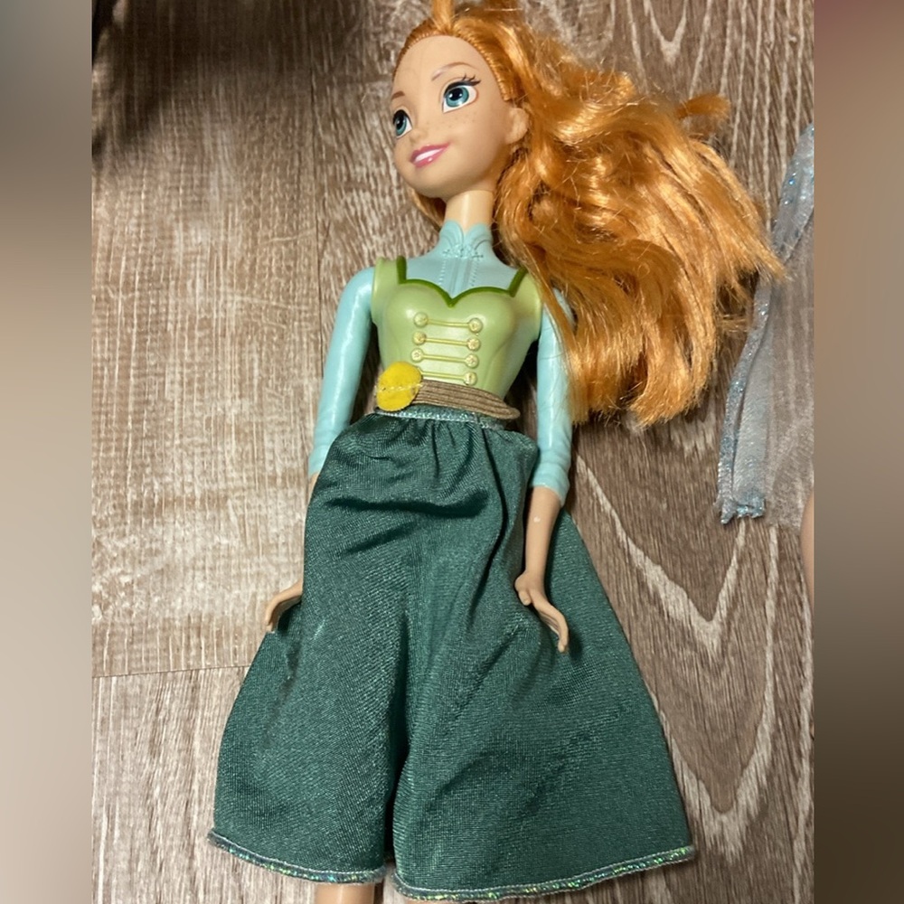 Disney Frozen Anna and Elsa's Musical Bicycle playset. - Picture 2 of 5